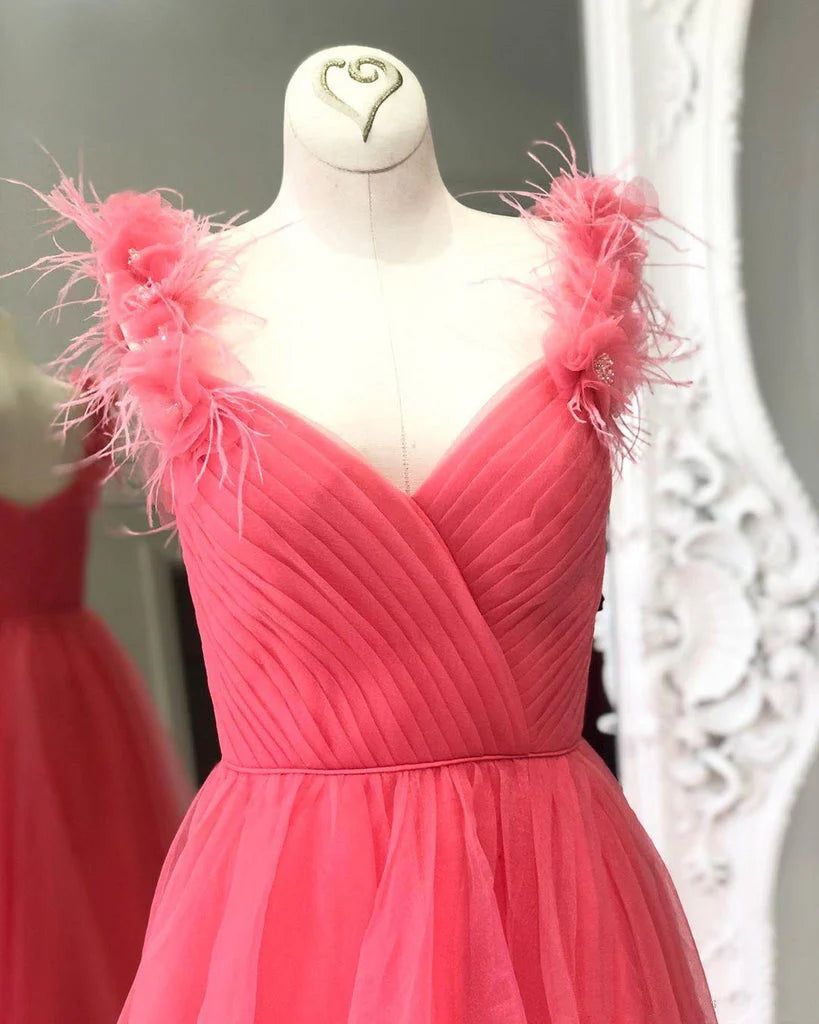 Vestidos de fiesta de tul con hombros descubiertos y cordones con abertura