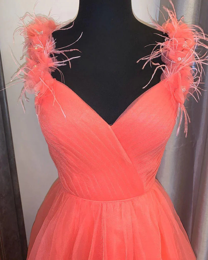 Vestidos de fiesta de tul con hombros descubiertos y cordones con abertura