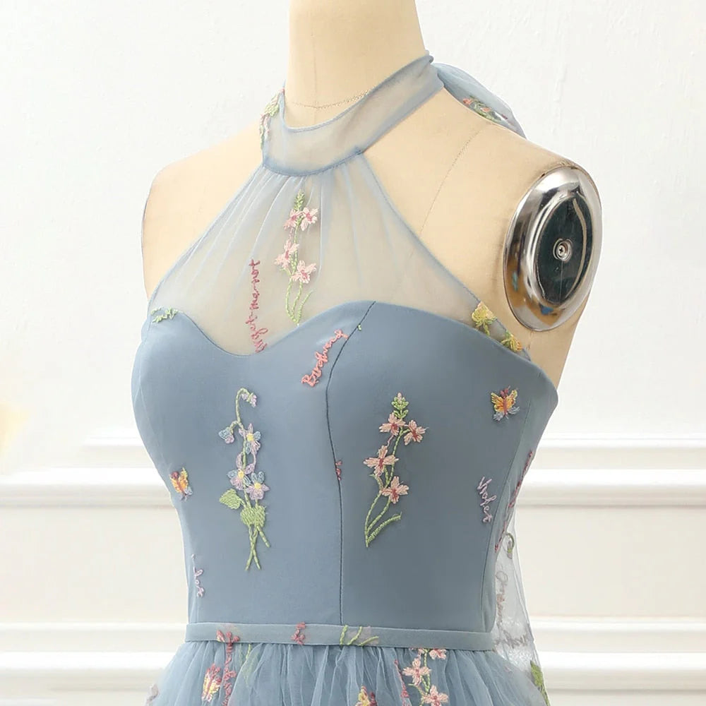 Vestidos de noche con cuello halter de tul y apliques en forma de A hasta el suelo