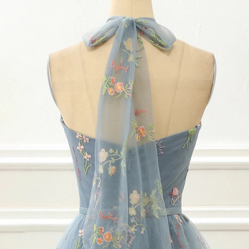 Vestidos de noche con cuello halter de tul y apliques en forma de A hasta el suelo