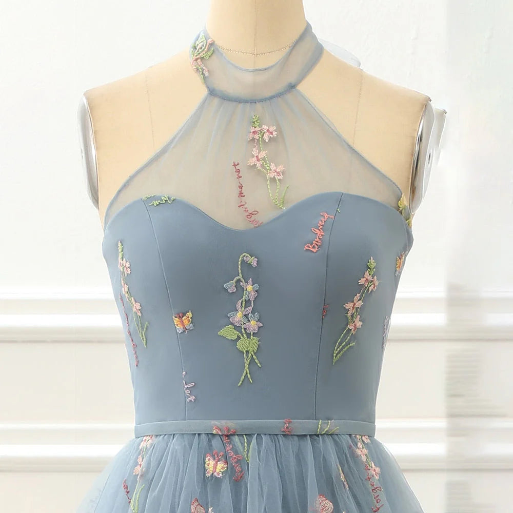 Vestidos de noche con cuello halter de tul y apliques en forma de A hasta el suelo