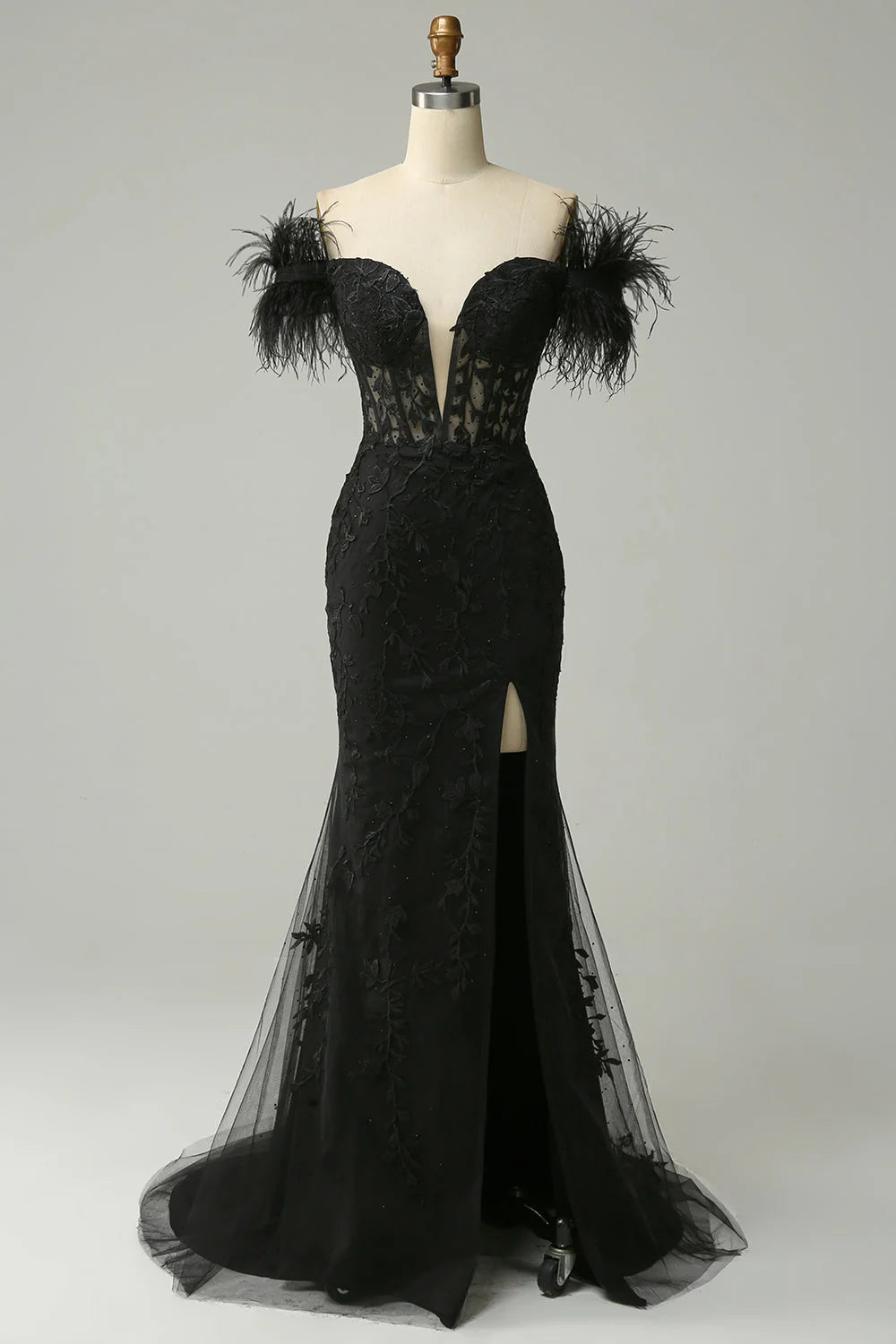 Vestidos de noche largos con apliques de encaje y plumas de sirena con hombros descubiertos