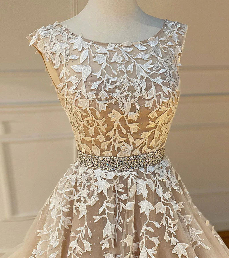 Vestido de fiesta de tul, corte A, escote redondo, cola larga y apliques