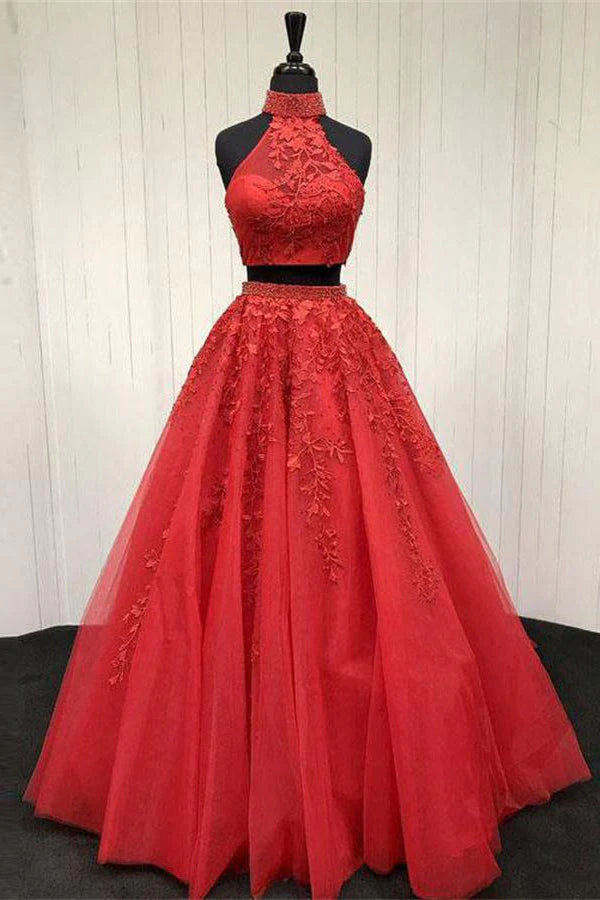 Vestido de fiesta rojo de dos piezas, sin mangas, cuello alto, corte A, con apliques de cuentas y tul hasta el suelo