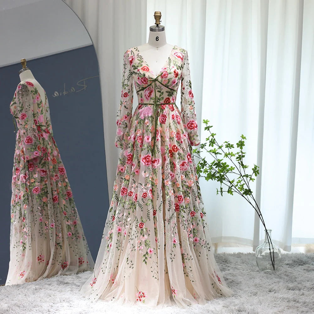 Vestidos de fiesta de corte A con apliques de tul y escote en V con mangas largas