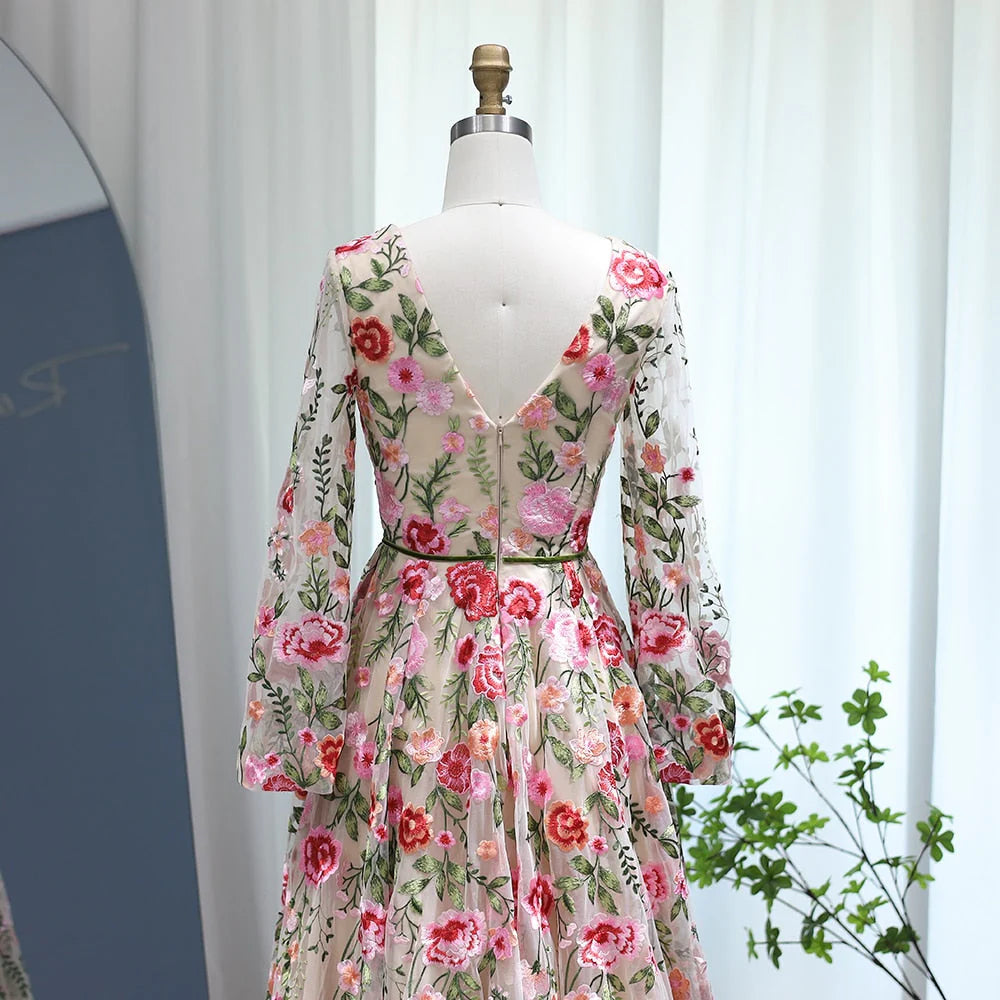 Vestidos de fiesta de corte A con apliques de tul y escote en V con mangas largas