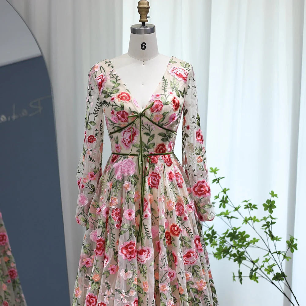 Vestidos de fiesta de corte A con apliques de tul y escote en V con mangas largas