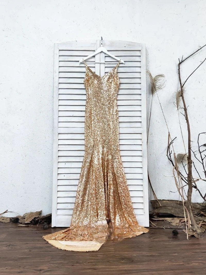 Vestidos de fiesta de sirena con tirantes finos, abertura lateral y espalda descubierta.