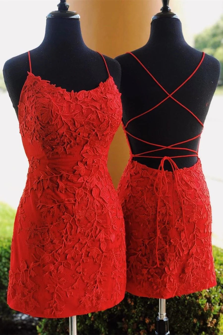 Vestidos de fiesta con tirantes finos, apliques de encaje y largo superior
