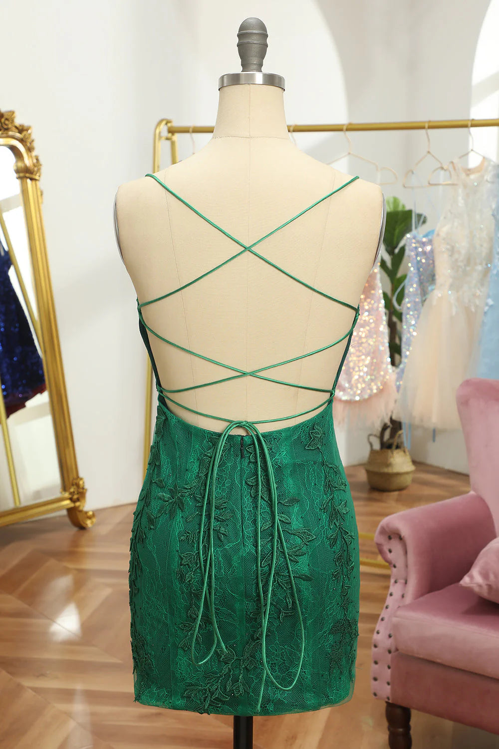 Vestidos de fiesta con tirantes finos, apliques de encaje y largo superior