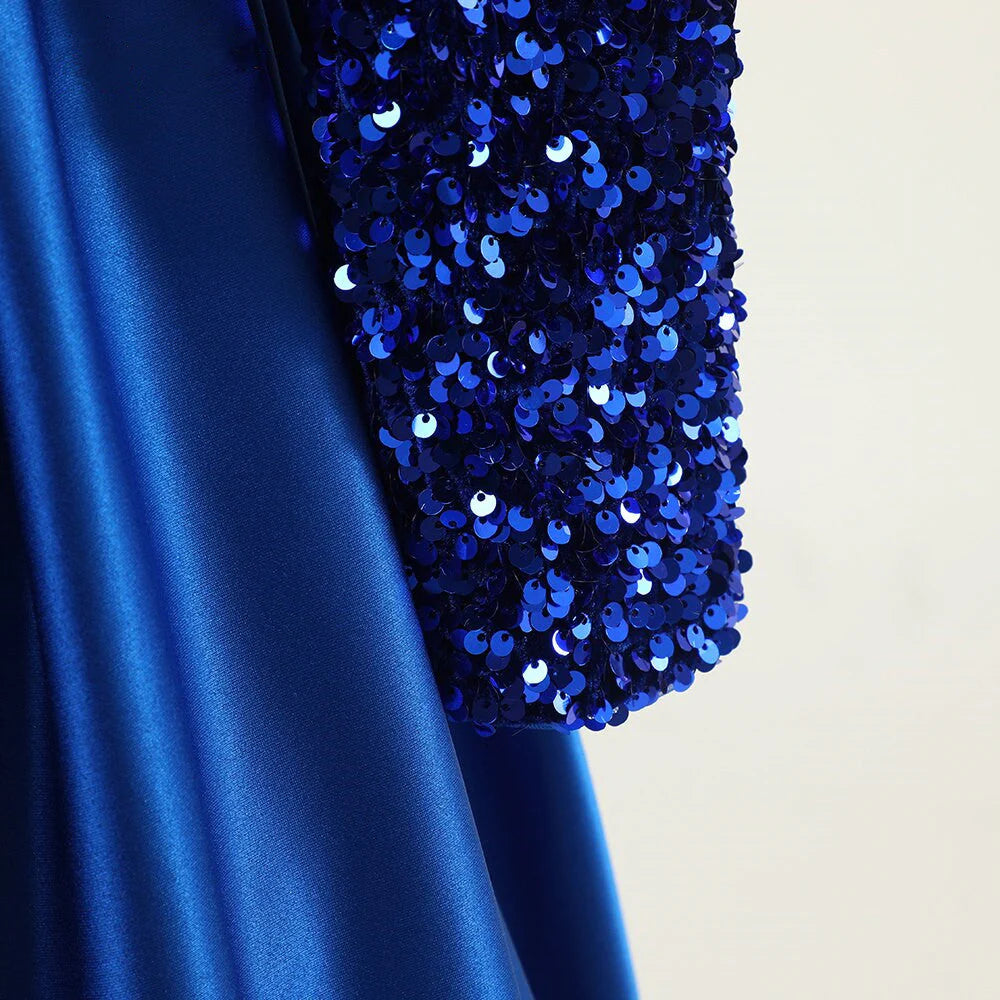 Vestido de noche de graduación plisado con abertura alta, manga larga, satén y lentejuelas con cuello en V