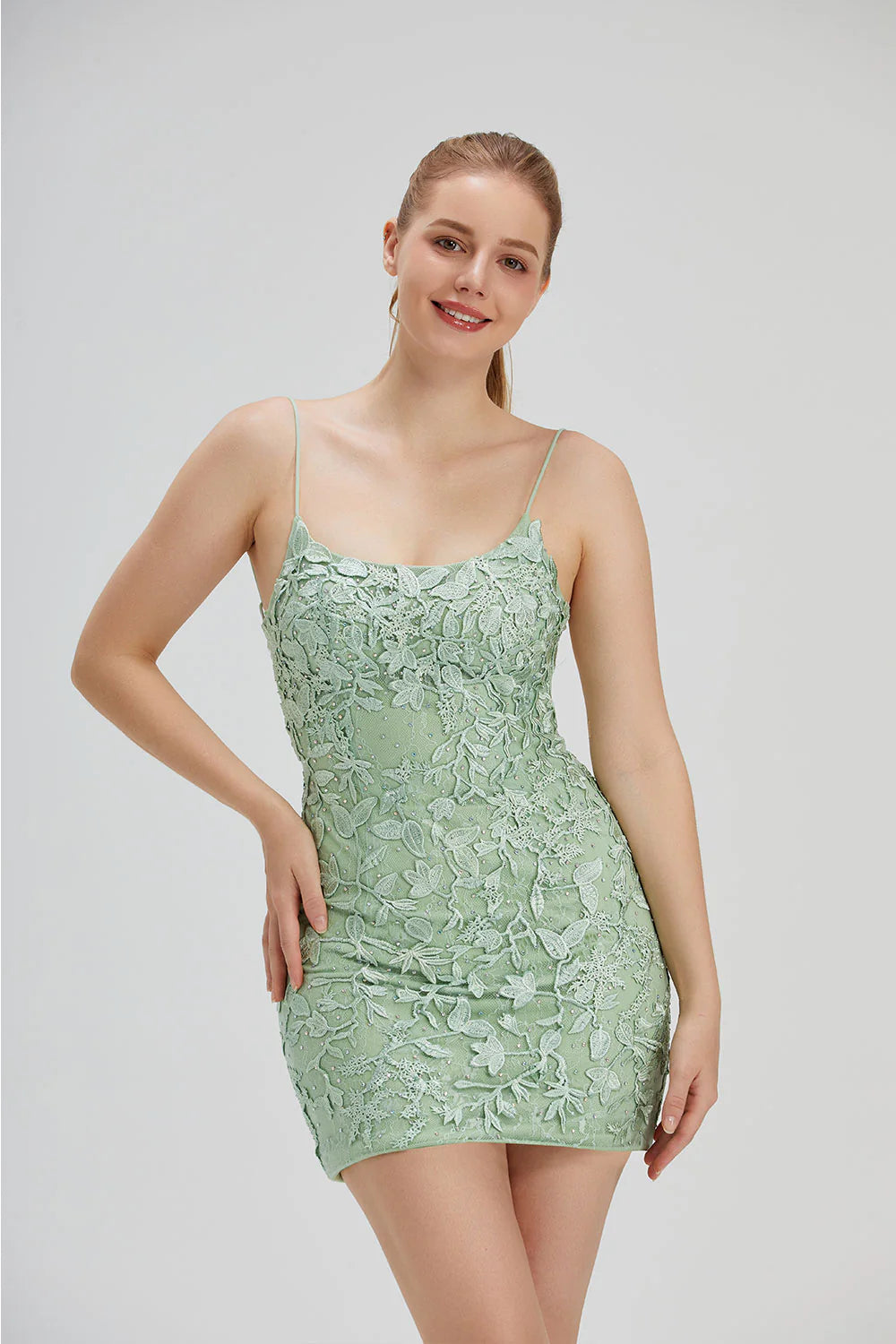 Vestidos de fiesta con tirantes finos, apliques de encaje y largo superior