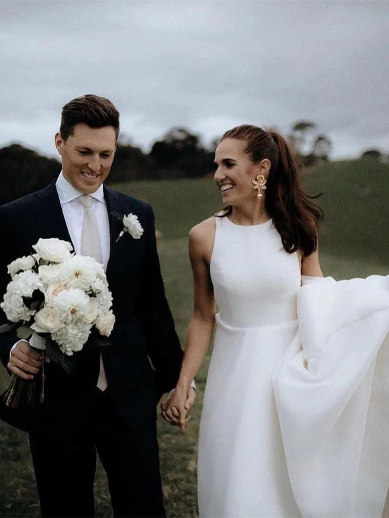 Vestidos de novia sencillos de satén color marfil con cuello redondo y bolsillos