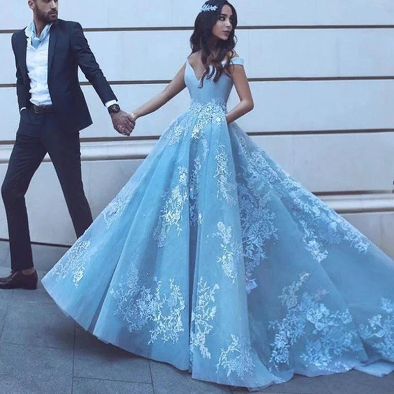 Apliques encantadores vestidos de fiesta con escote en V y hombros descubiertos