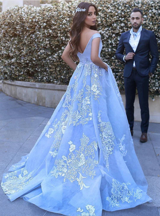 Apliques encantadores vestidos de fiesta con escote en V y hombros descubiertos
