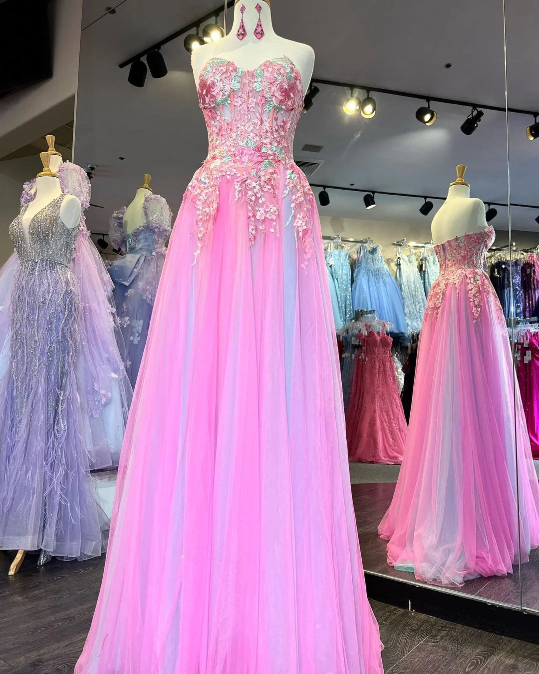 Vestidos de fiesta de tul sin tirantes, con apliques y longitud hasta el suelo