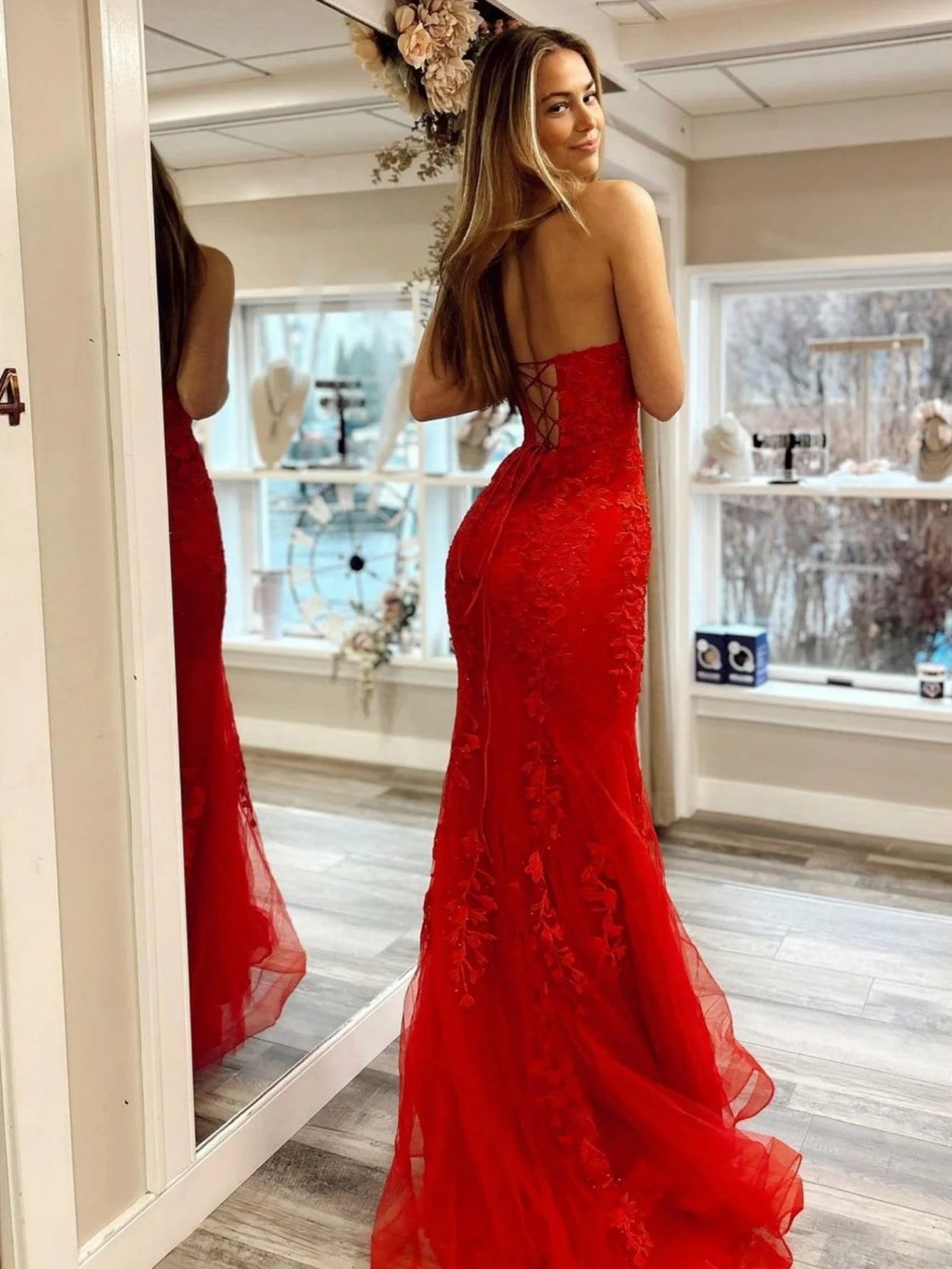 Vestido de fiesta largo de encaje de sirena con apliques