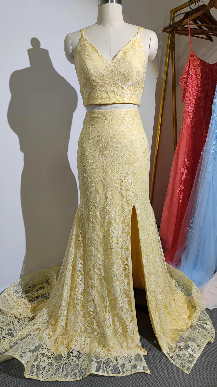 Vestidos de fiesta largos, sexys, sin mangas, de sirena, de encaje, de dos piezas, color amarillo melocotón claro