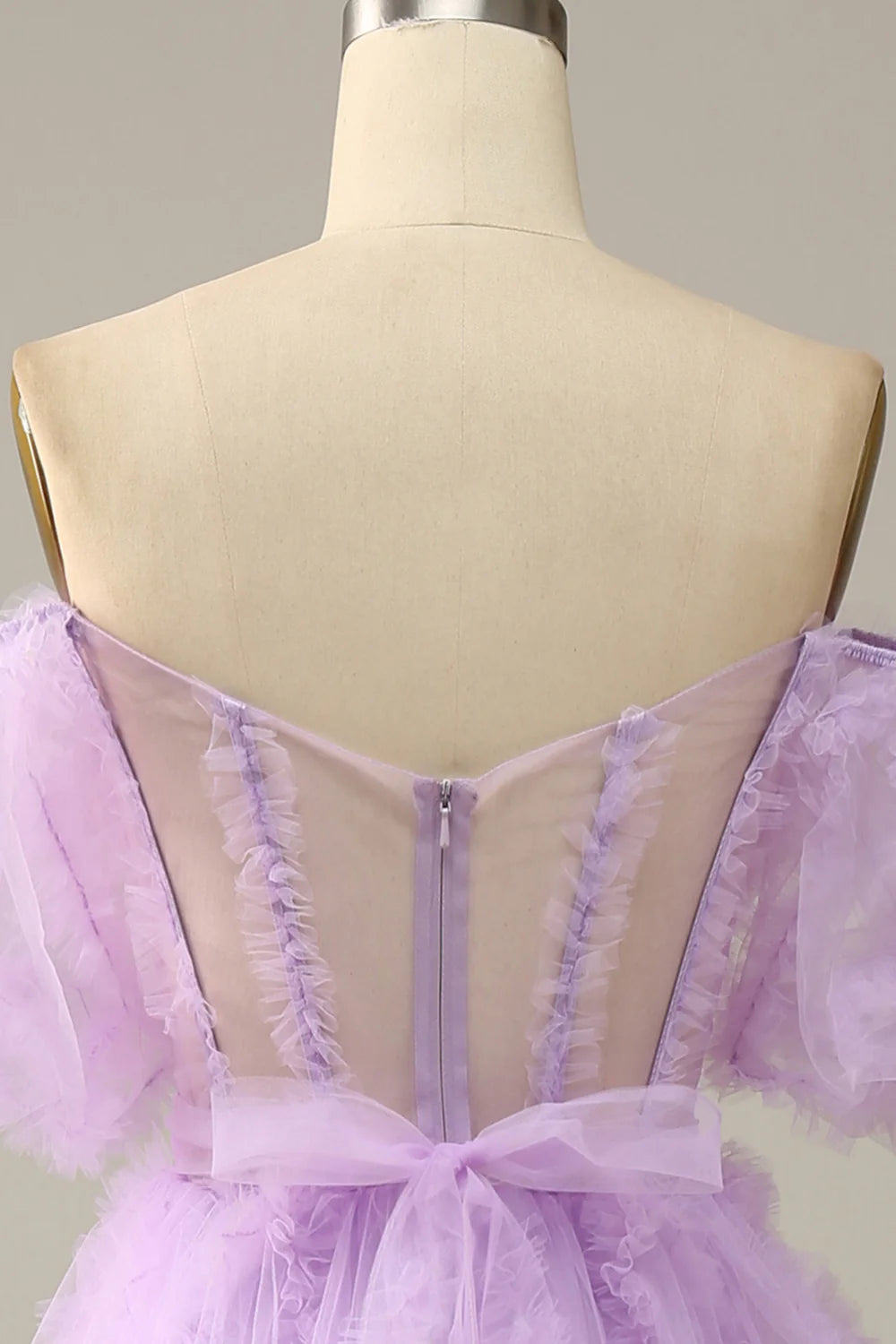 Vestido de fiesta de tul morado con hombros descubiertos