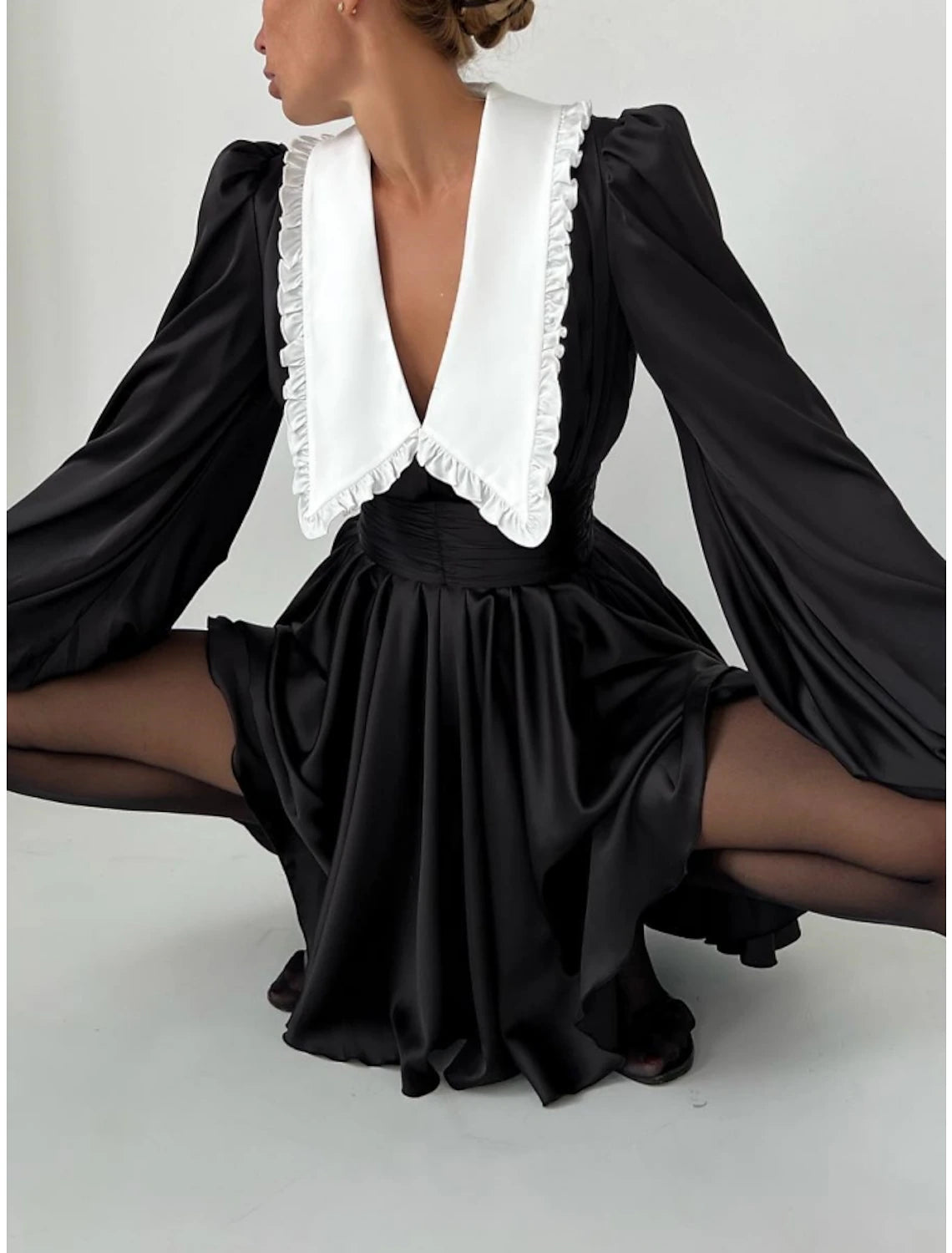 A-Line Homecoming Dresses Vintage Dress Homecoming Short / Mini Black Dress Long Sleeve V Neck Satin with Pleats Ruched Ruffles