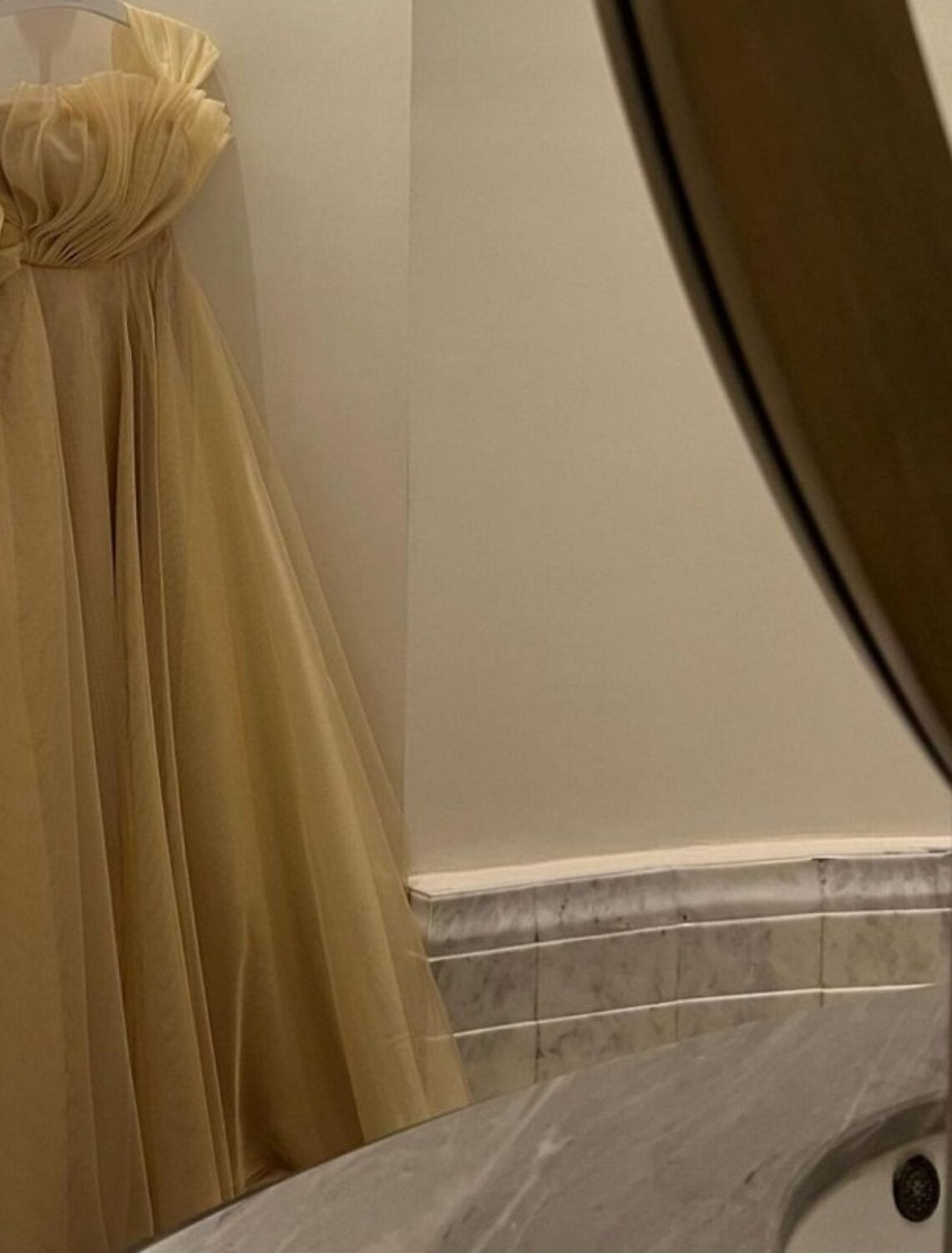 Vestidos de fiesta de corte A, elegantes, formales, con cola larga y sin mangas, escote cuadrado, tul con pliegues