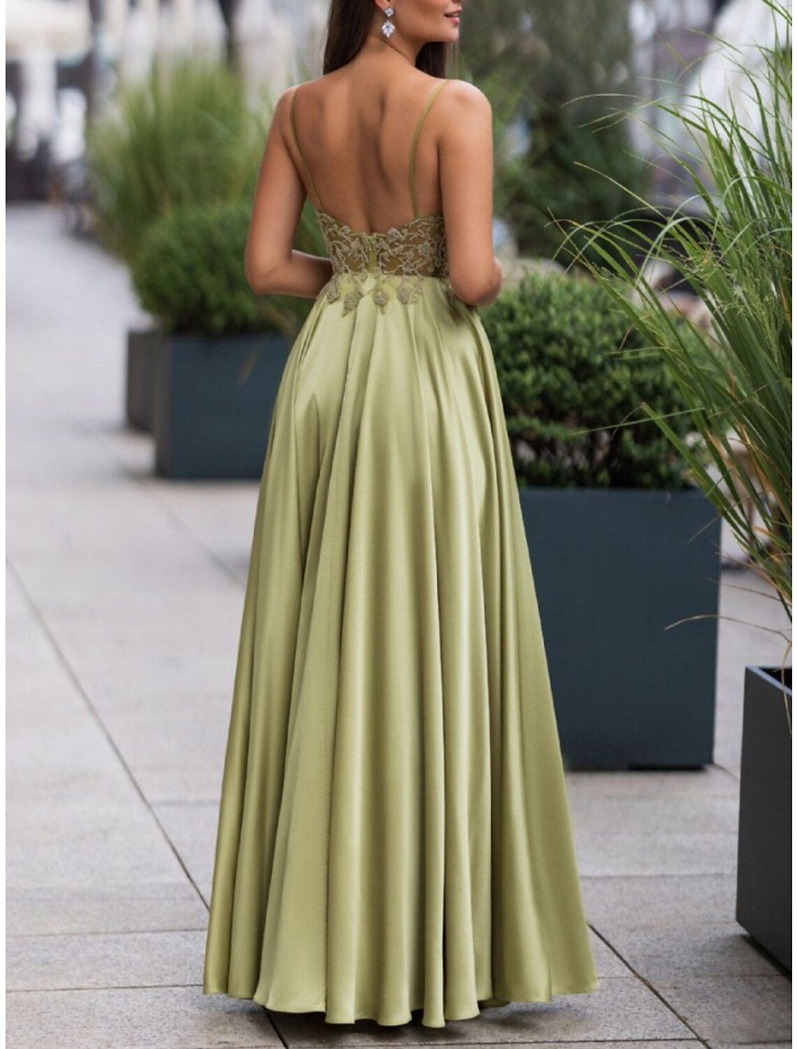 Vestido de dama de honor de corte A, tirantes finos, sin mangas, elegante, largo hasta el suelo, satén elástico con encaje/fruncido