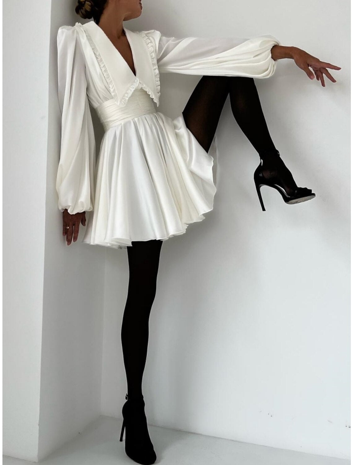 A-Line Homecoming Dresses Vintage Dress Homecoming Short / Mini Black Dress Long Sleeve V Neck Satin with Pleats Ruched Ruffles