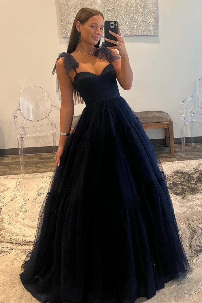 Vestido de fiesta de tul con espalda abierta y tirantes finos en forma de A