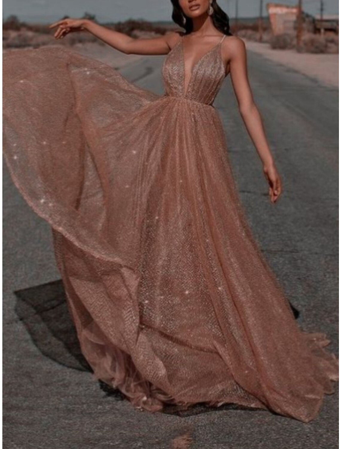 Vestidos de fiesta de corte A, elegantes, formales, con cola larga, navideños, rojos y verdes, sin mangas, tirantes finos, con lentejuelas y pliegues brillantes.