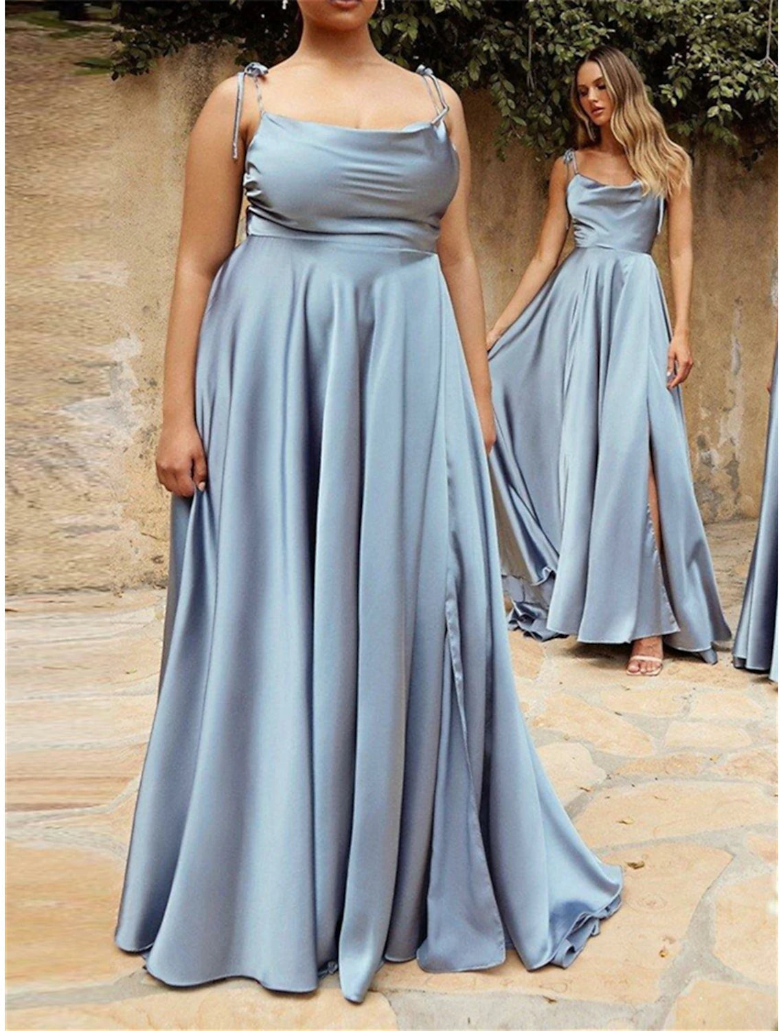 Vestido de dama de honor de corte A, tirantes finos, sin mangas, con fruncido, cola de corte, de gasa/satén, con abertura frontal/fruncido