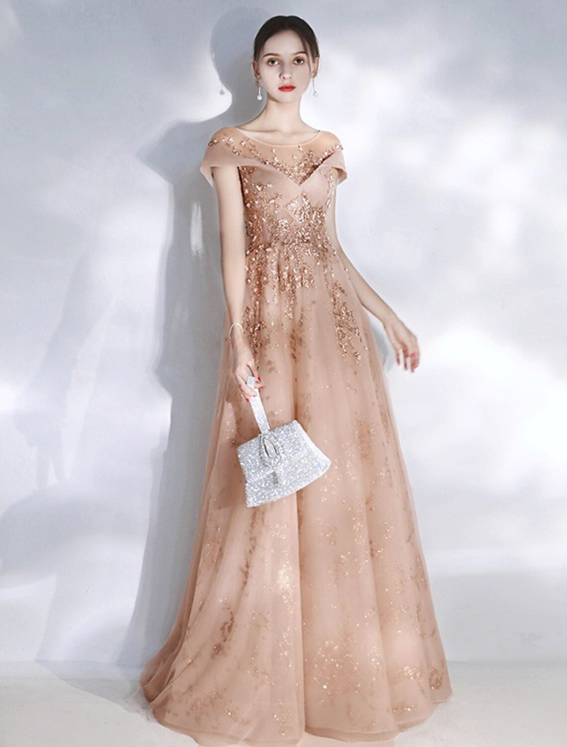 Vestido de dama de honor de corte A, escote joya, manga corta, hermosa espalda, largo hasta el suelo, tul con cristales/banda