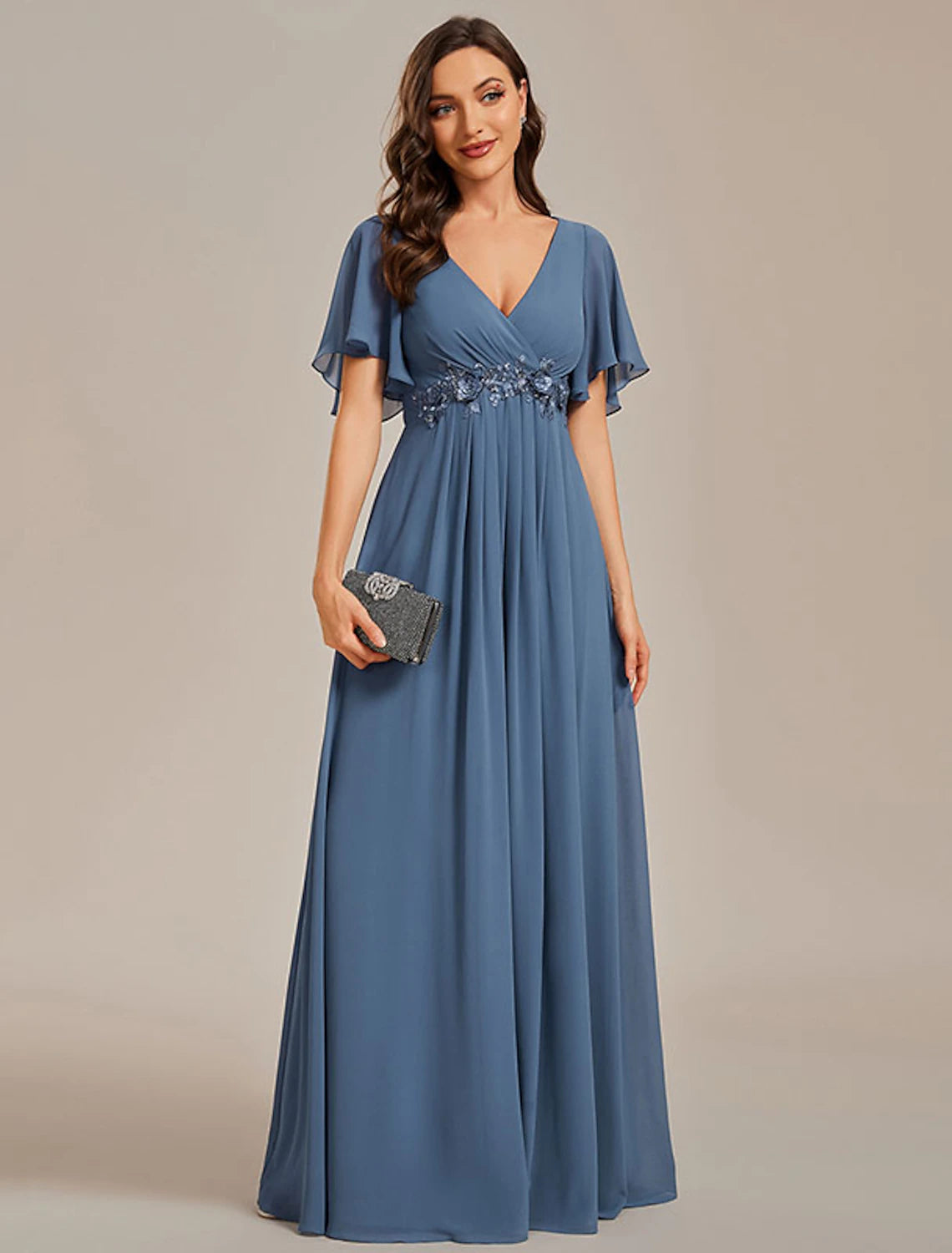 Vestido elegante de novia de corte A, para invitada, formal, de boda, con cola larga y mangas cortas, escote en V, de gasa con apliques fruncidos.