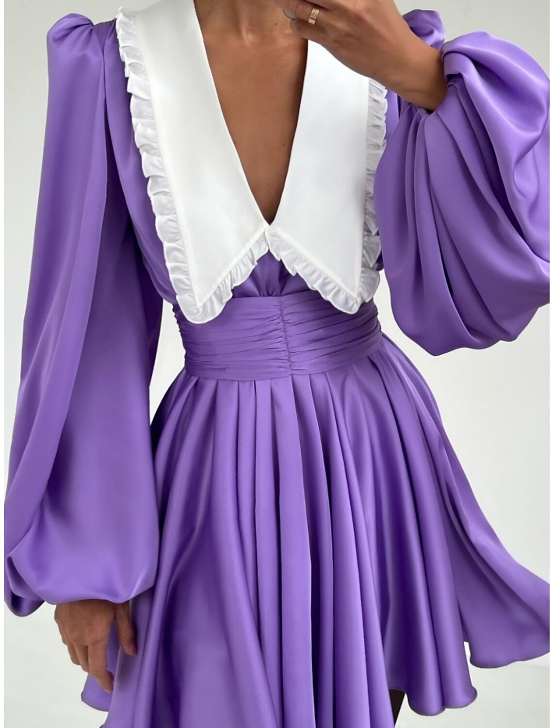 A-Line Homecoming Dresses Vintage Dress Homecoming Short / Mini Black Dress Long Sleeve V Neck Satin with Pleats Ruched Ruffles