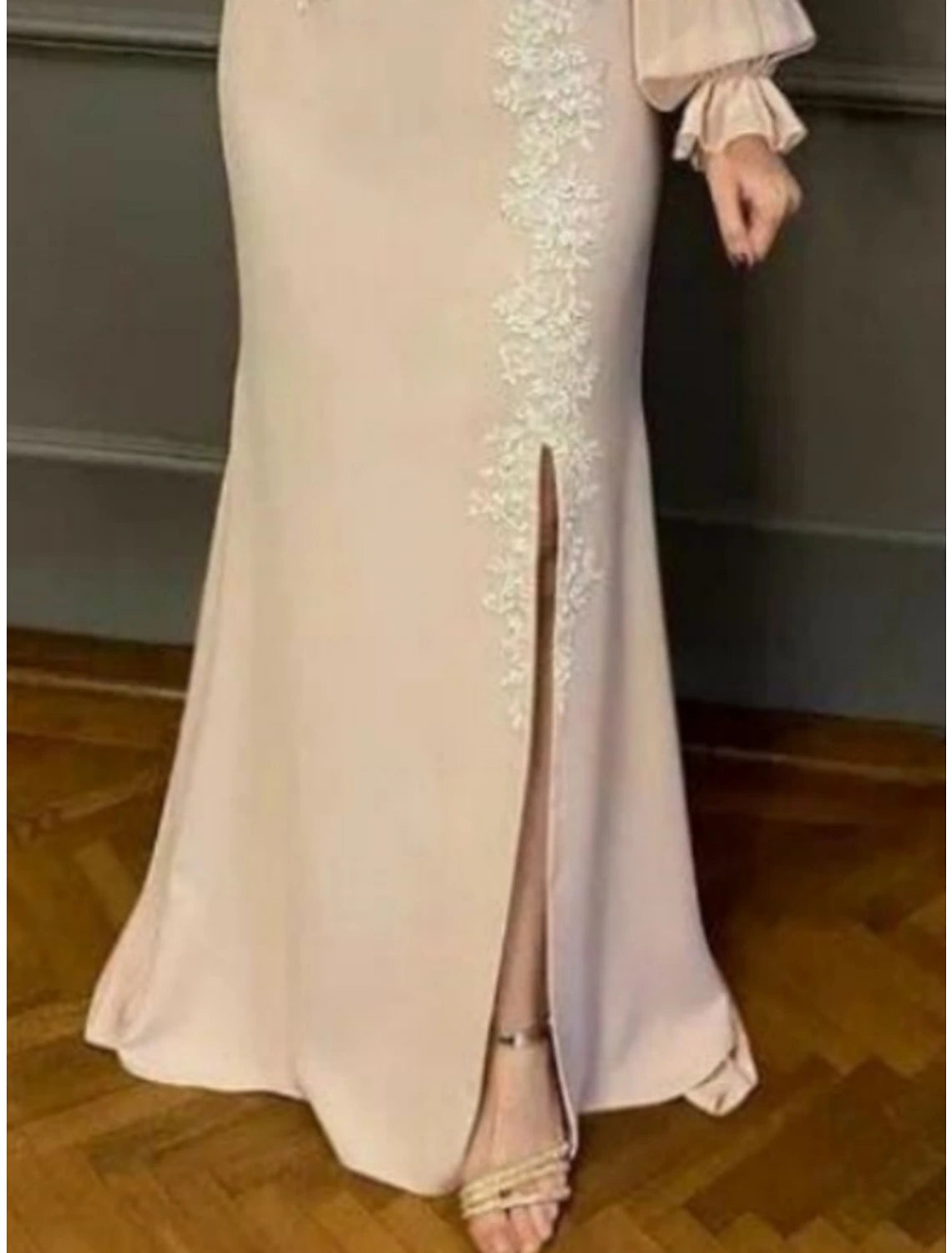 Vestido de madre de la novia con corte tubo/columna, elegante, para invitadas de boda, fiesta, hombros descubiertos, largo hasta el suelo, de gasa, con encaje, manga larga y abertura frontal