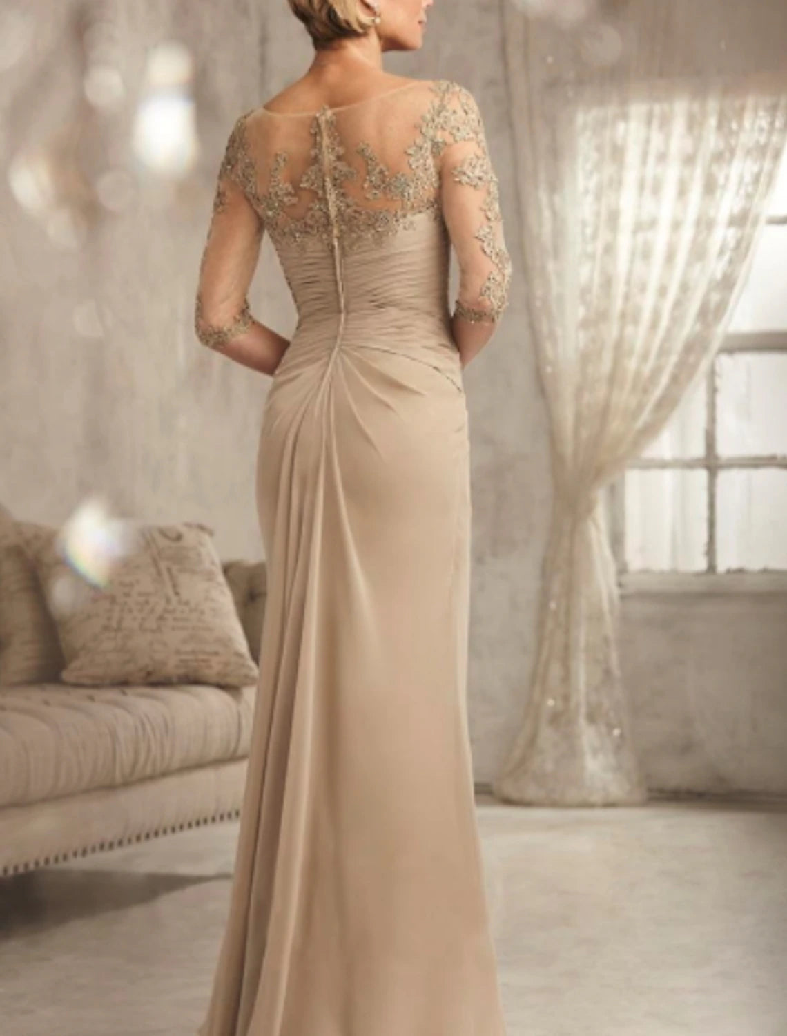 Vestido de madre de la novia con corte en forma de tubo/columna, para invitada de boda, talla grande, sexy, transparente, escote en V, largo hasta el suelo, de gasa, con encaje, media manga y caída de encaje.
