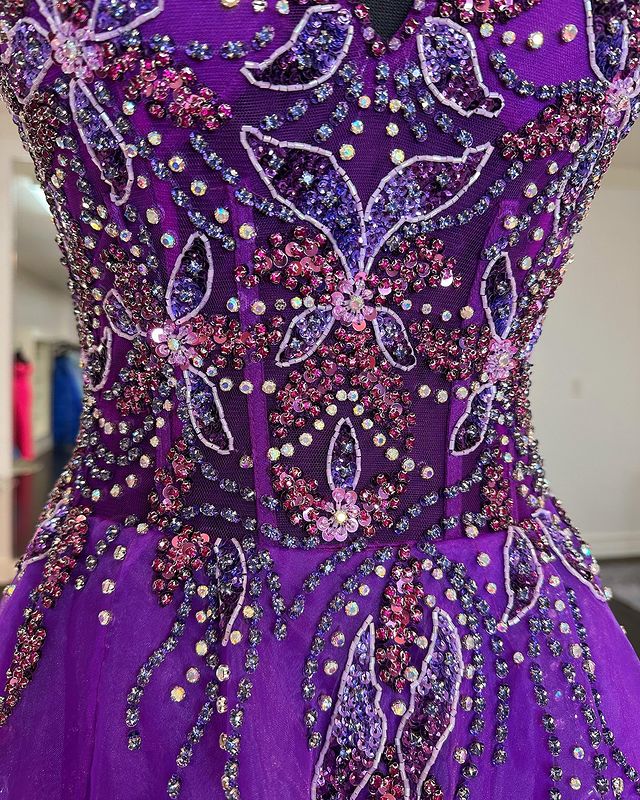 Vestidos de fiesta con escote en V y corte A con cuentas