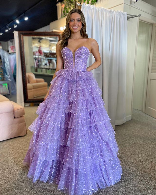 Vestido de fiesta con escote en forma de corazón de tul y volantes escalonados