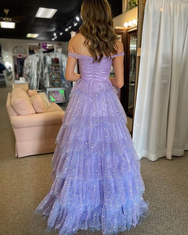 Vestidos de fiesta de tul con volantes escalonados y hombros descubiertos