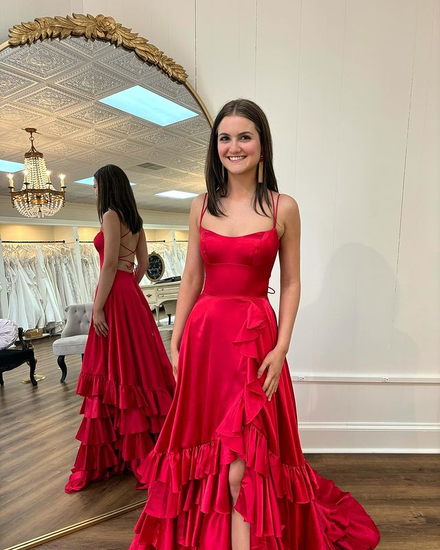 Vestidos de fiesta sexys con aberturas laterales, tirantes finos y volantes
