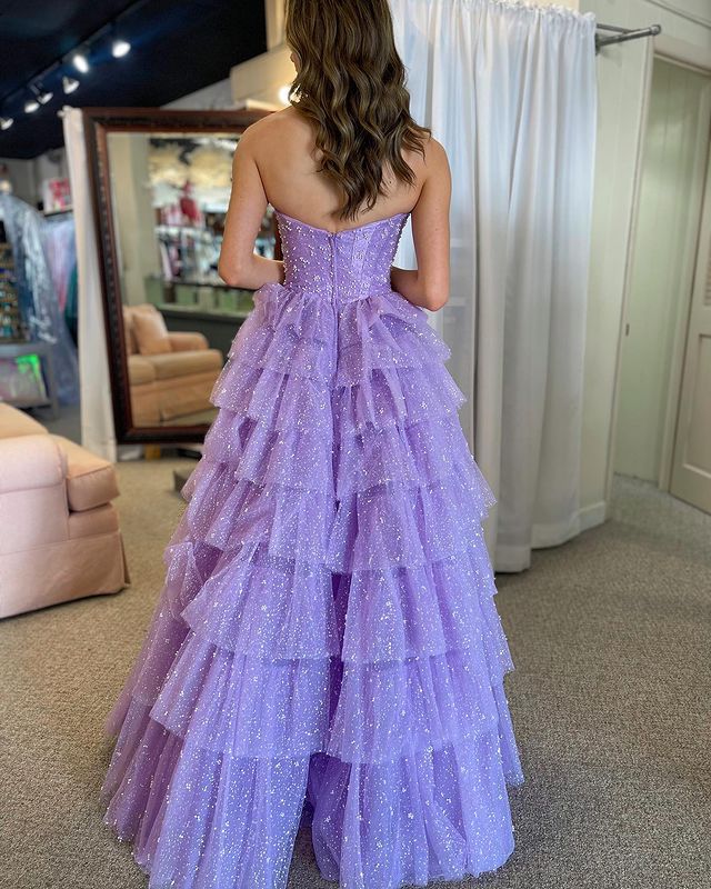 Vestido de fiesta con escote en forma de corazón de tul y volantes escalonados