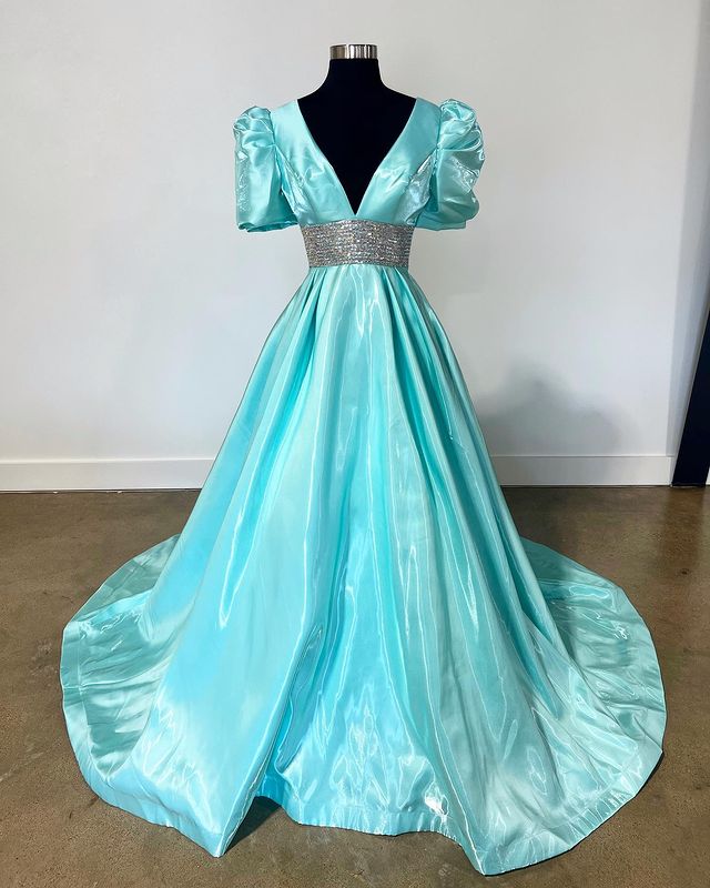 Vestido de fiesta largo con escote en V, corte A, cuentas y mangas abullonadas