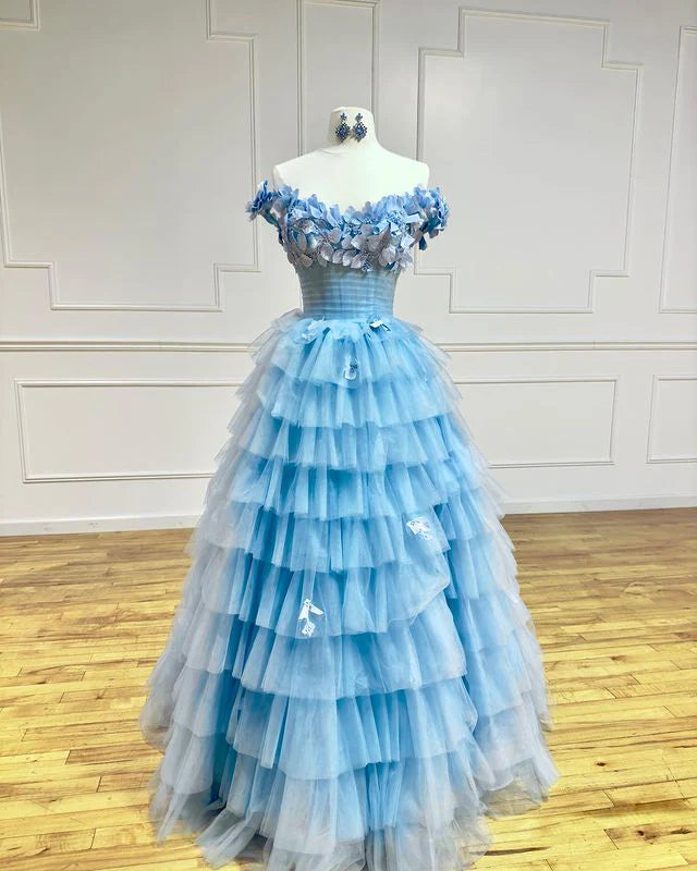 Vestidos de fiesta largos con hombros descubiertos, apliques de tul y capas con abertura