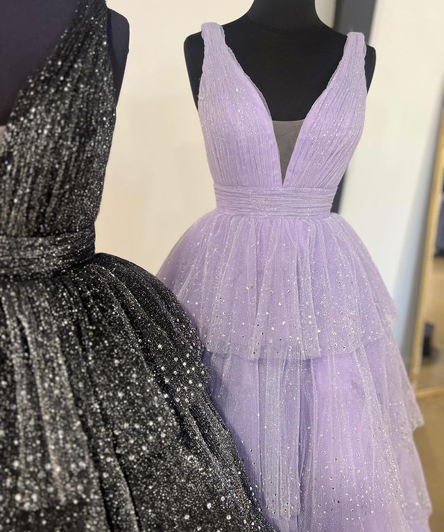 Vestidos de fiesta de tul con escote en V y capas con abertura