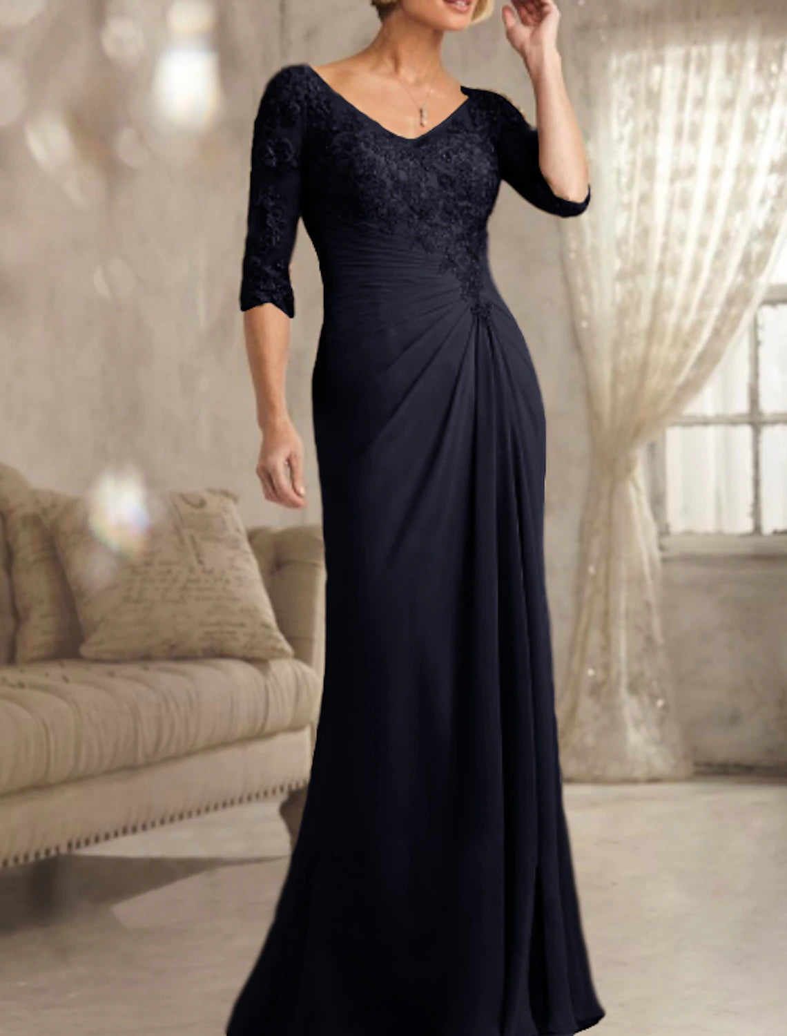 Vestido de madre de la novia con corte en forma de tubo/columna, para invitada de boda, talla grande, sexy, transparente, escote en V, largo hasta el suelo, de gasa, con encaje, media manga y caída de encaje.