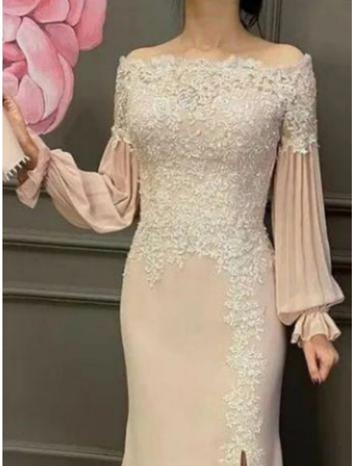 Vestido de madre de la novia con corte tubo/columna, elegante, para invitadas de boda, fiesta, hombros descubiertos, largo hasta el suelo, de gasa, con encaje, manga larga y abertura frontal