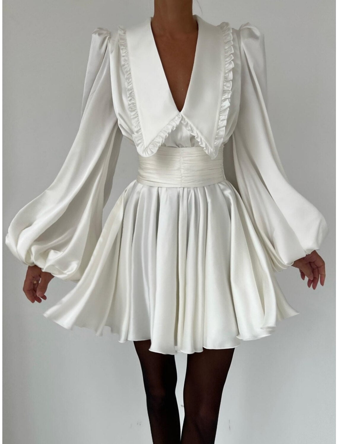 A-Line Homecoming Dresses Vintage Dress Homecoming Short / Mini Black Dress Long Sleeve V Neck Satin with Pleats Ruched Ruffles