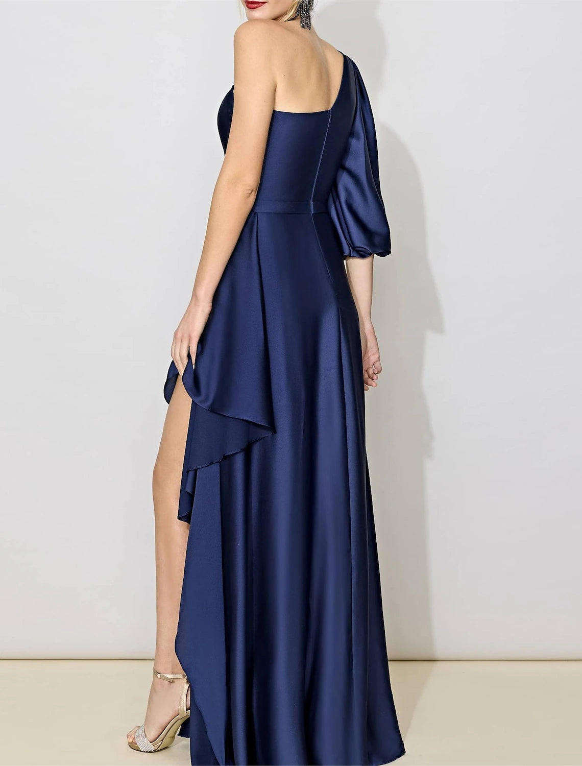Vestido de dama de honor de corte A, un hombro, media manga, elegante, largo hasta el suelo, satén con fruncido