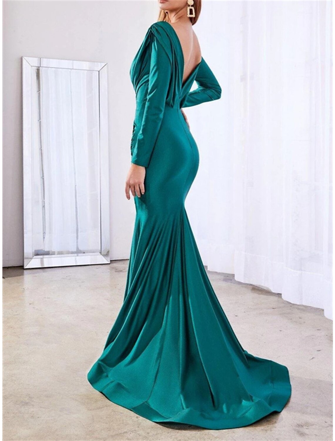 Vestido de dama de honor estilo sirena/trompeta, escote en V, manga larga, elegante, cola de corte, de gasa con fruncido/color liso