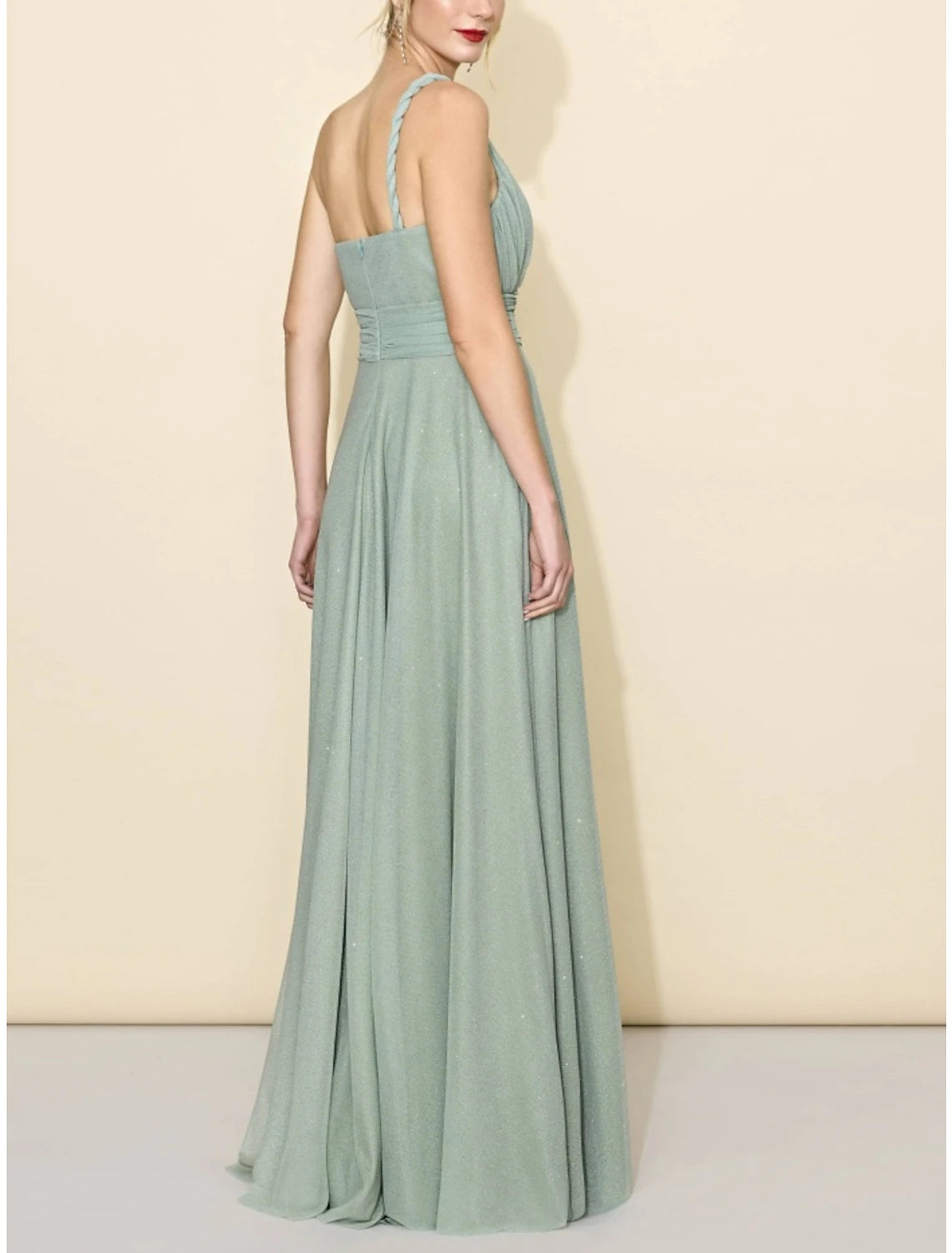Vestido de dama de honor de corte A, un hombro, sin mangas, elegante, largo hasta el suelo, de tul con abertura frontal y fruncido.