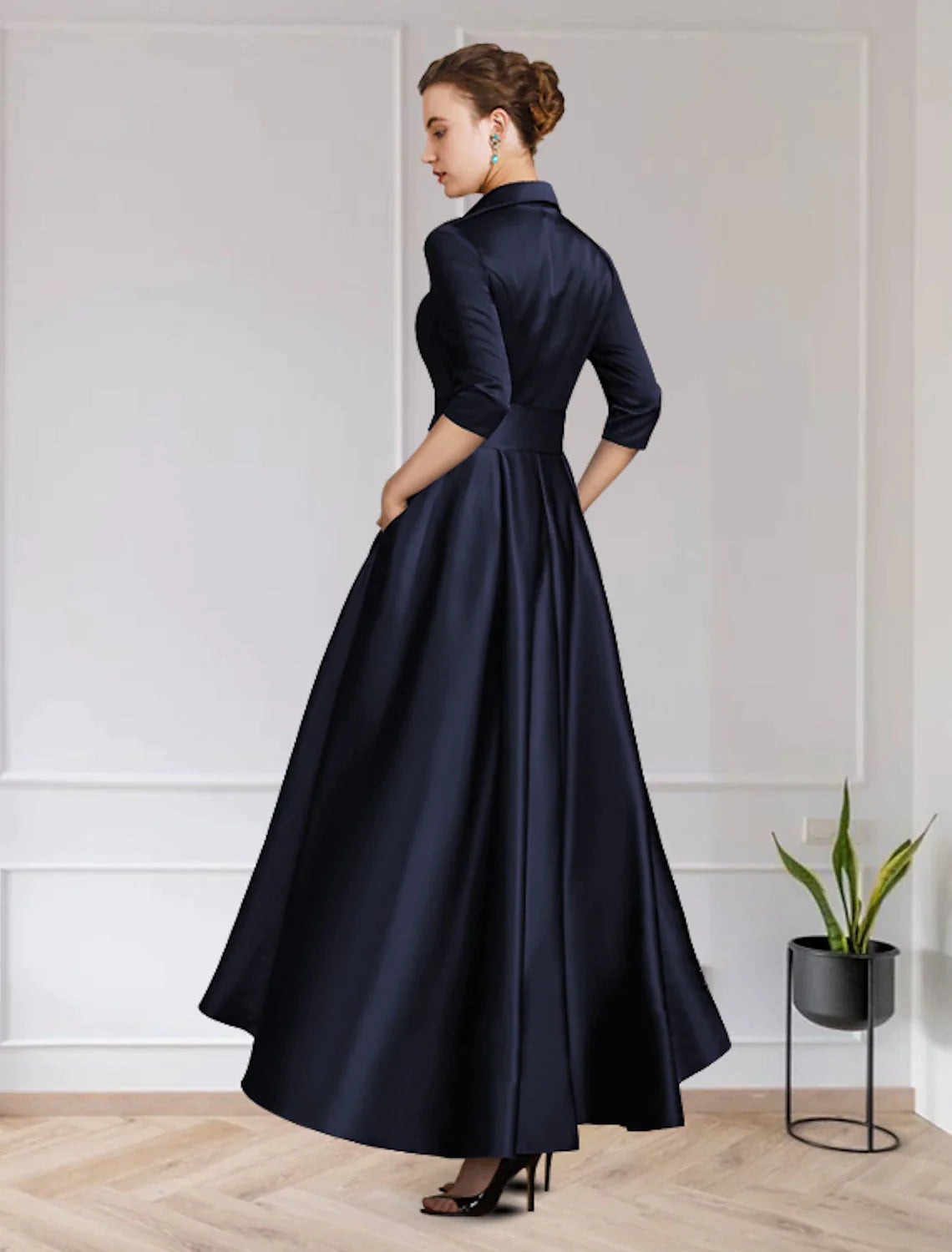 Vestido elegante de gasa con encaje asimétrico, escote joya alto y bajo, manga corta y pliegues con apliques para madre de la novia.